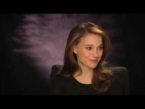 BLACK SWAN Featurette: Natalie Portman poster