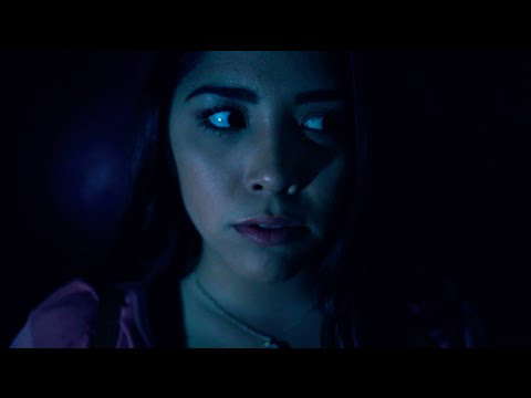 DON'T LOOK AT THE MIRROR - Short Horror Film